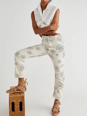 We The Free Daisy Print Mid Rise Button Fly Jean Size 26